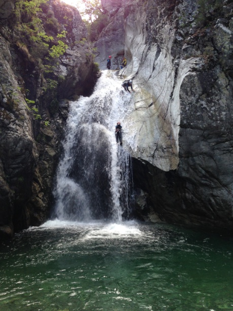 toboggan naturel et saut dans le canyon du Verghellu