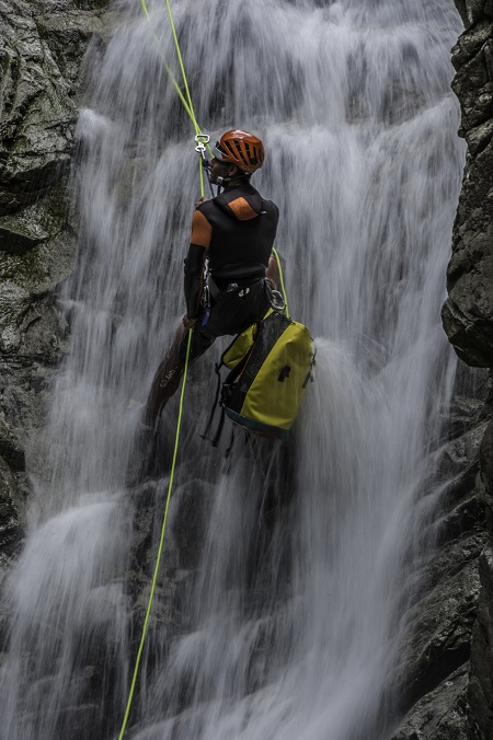 Descente en rappel dans la Richiusa