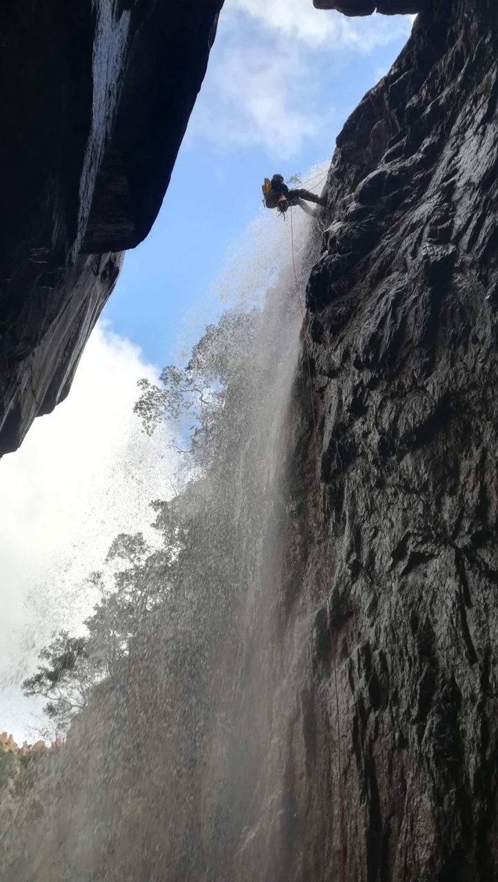 Descente en rappel vertigineuse canyon du Dardu